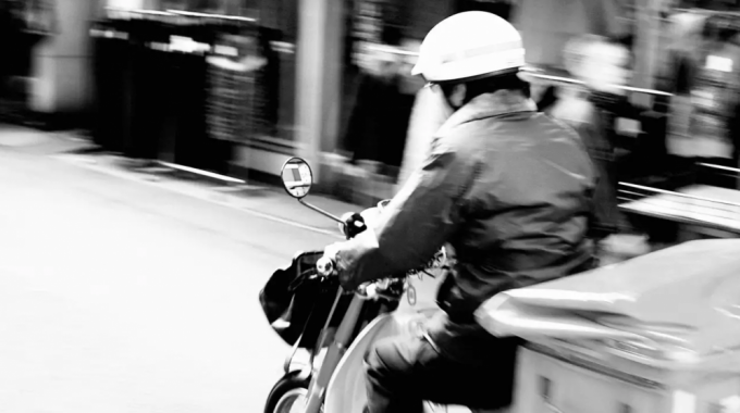 AI Super-Expert Ponders the Gig Economy